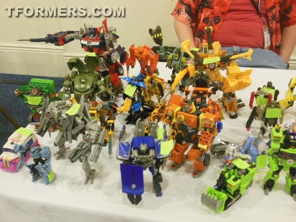 BotCon 2013   The Transformers Convention Dealer Room Image Gallery   OVER 500 Images  (119 of 582)